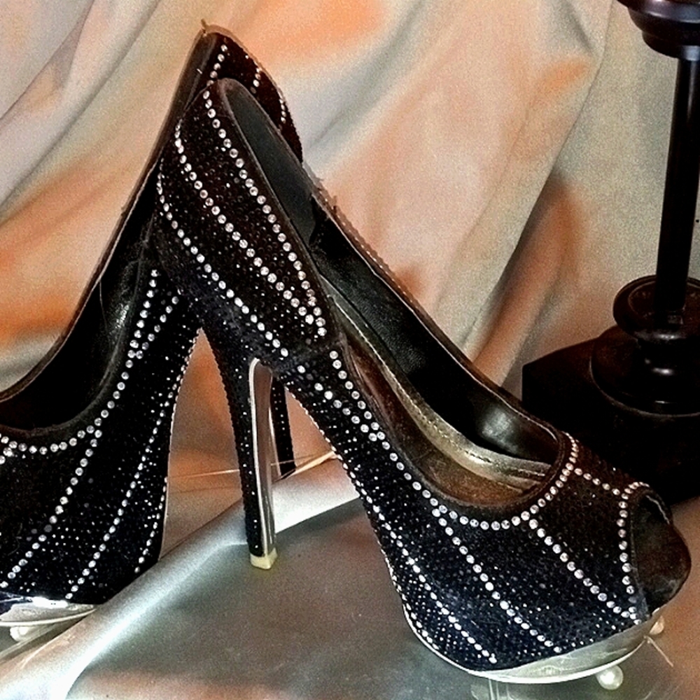 Size 8 Mascotte Chrome bottom black and silver sequin heels